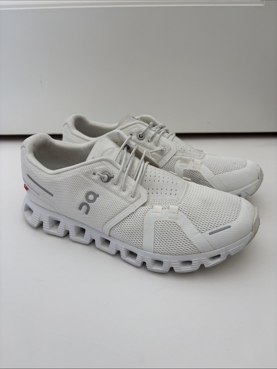 On Clouds Shoes - On Clouds White Womens Size 7.5 Athletic Running Walking Comfort Sneakers Shoes